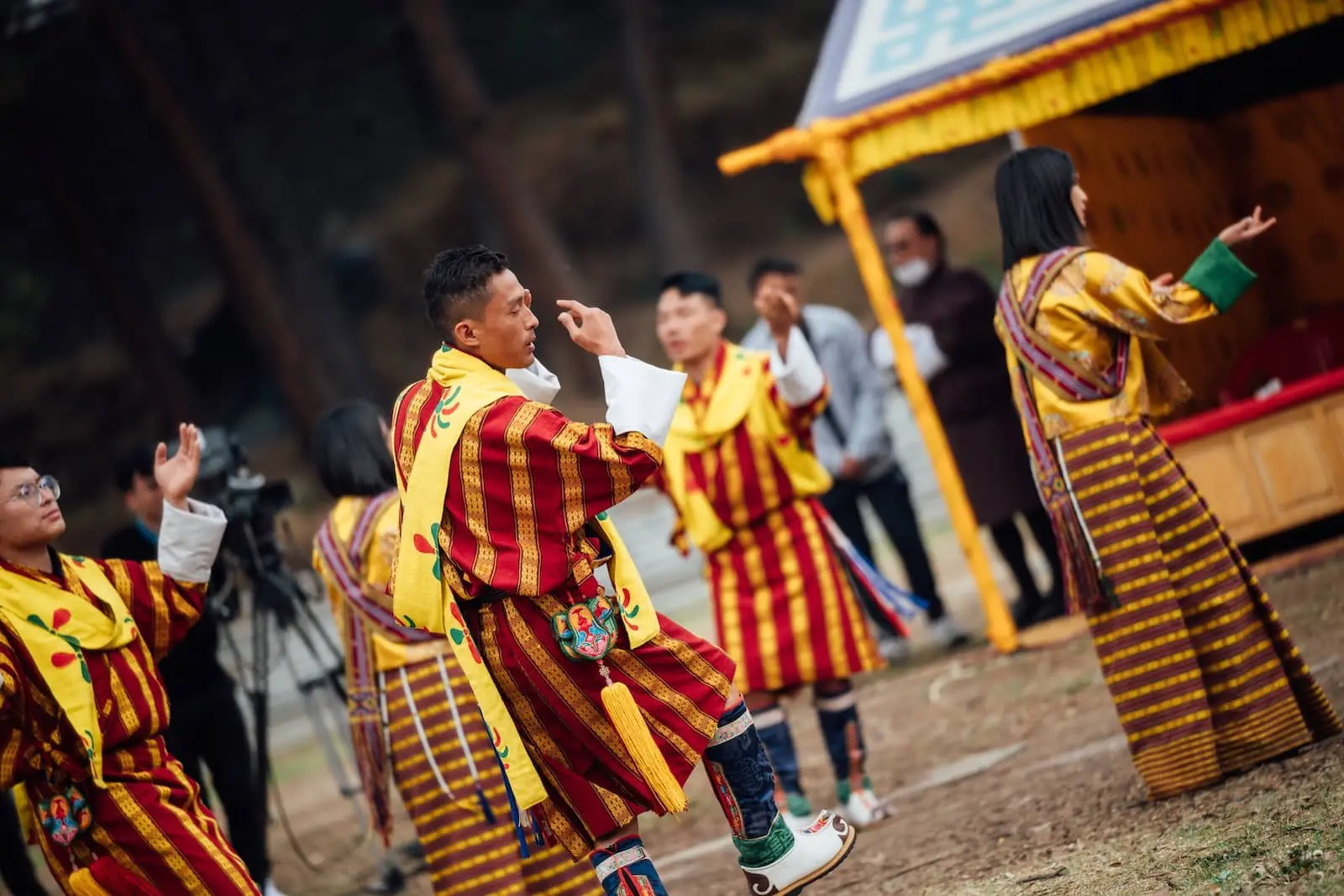 MTB tour Bhutan, traditional dancers