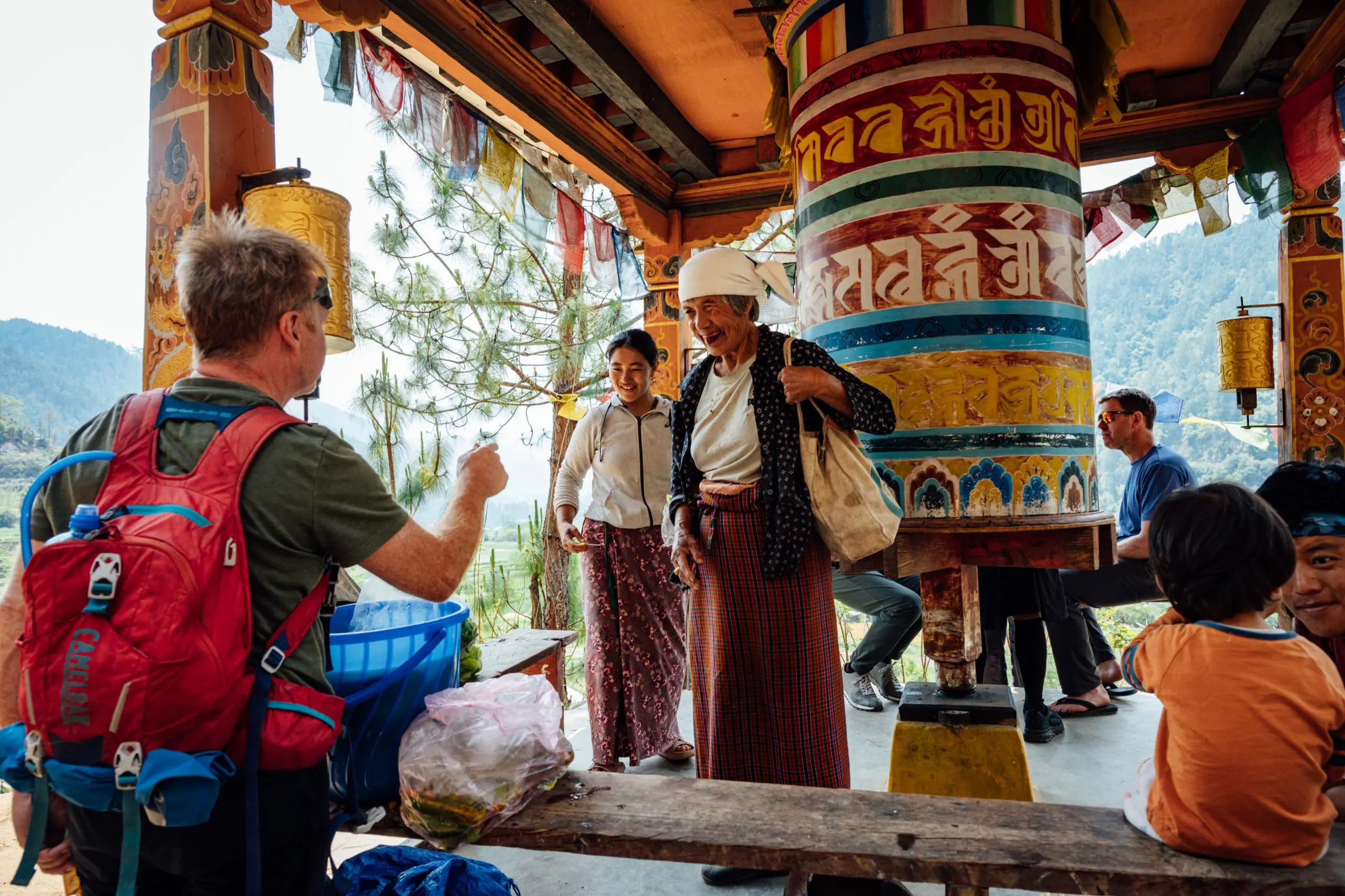 H+I Rider speaks to local women